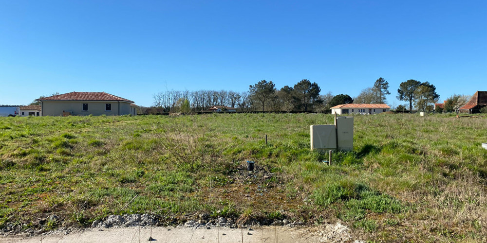 terrain à CARCARES STE CROIX (40400)